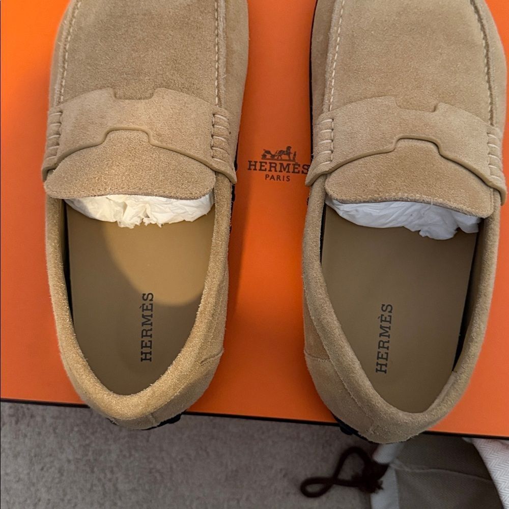 NWT Women’s Hermes loafers. 37 tan suede. - Picture 6 of 6